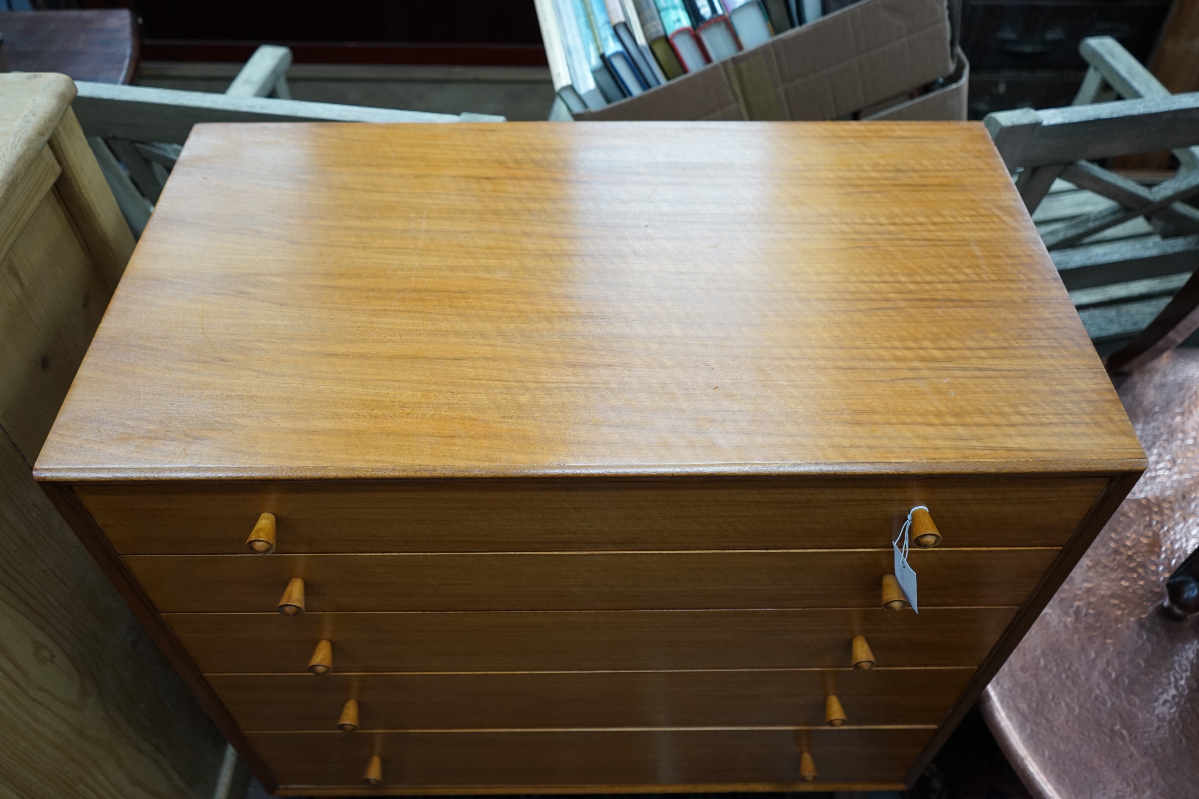 A mid century Alfred Cox for Heals walnut chest of five drawers, width 83cm depth 46cm height 93cm